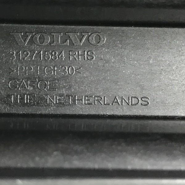 Guarnição Direita Porta Malas Volvo Xc60 2015 2016