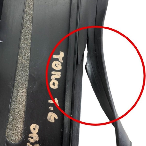 Moldura Porta Traseira Esquerda Fiat Toro 2021 2022 Detalhe