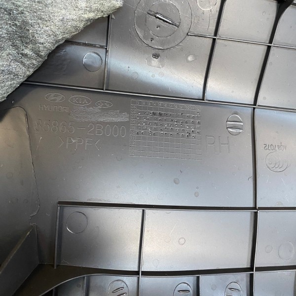 Moldura Inferior Porta Traseira Direita Santa Fe 2010 2011 Moldura Inferior Porta Traseira Direita Santa Fe 2010 2011