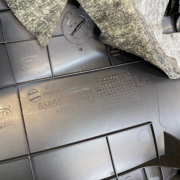 Moldura Inferior Porta Traseira Esquerda  Santa Fe 2010 2011 Moldura Inferior Porta Traseira Esquerda  Santa Fe 2010 2011